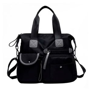 Bolso Bandolera Impermeable South Port Con Bolsillos y Cierres