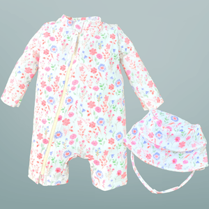Trajes de baño con gorro, flores silvestres rosas y lilas. Para bebes de 6 a 24 meses