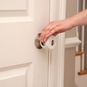 Traba De Puerta Grip And Twist Door Knob Cover Safety 1St
